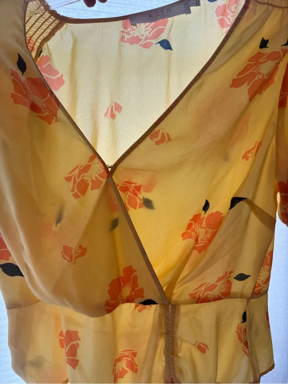 ASTR The Label Yellow Floral Surplice Peplum Blouse Puff Sleeve Top Size L